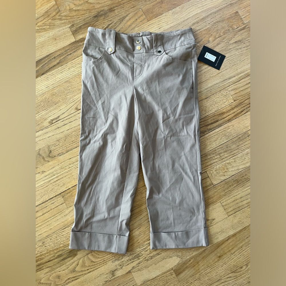 NWT Rekucci woman’s tan Capri pants size 6